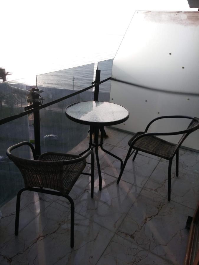 Apartment On The Back Sea 巴统 外观 照片