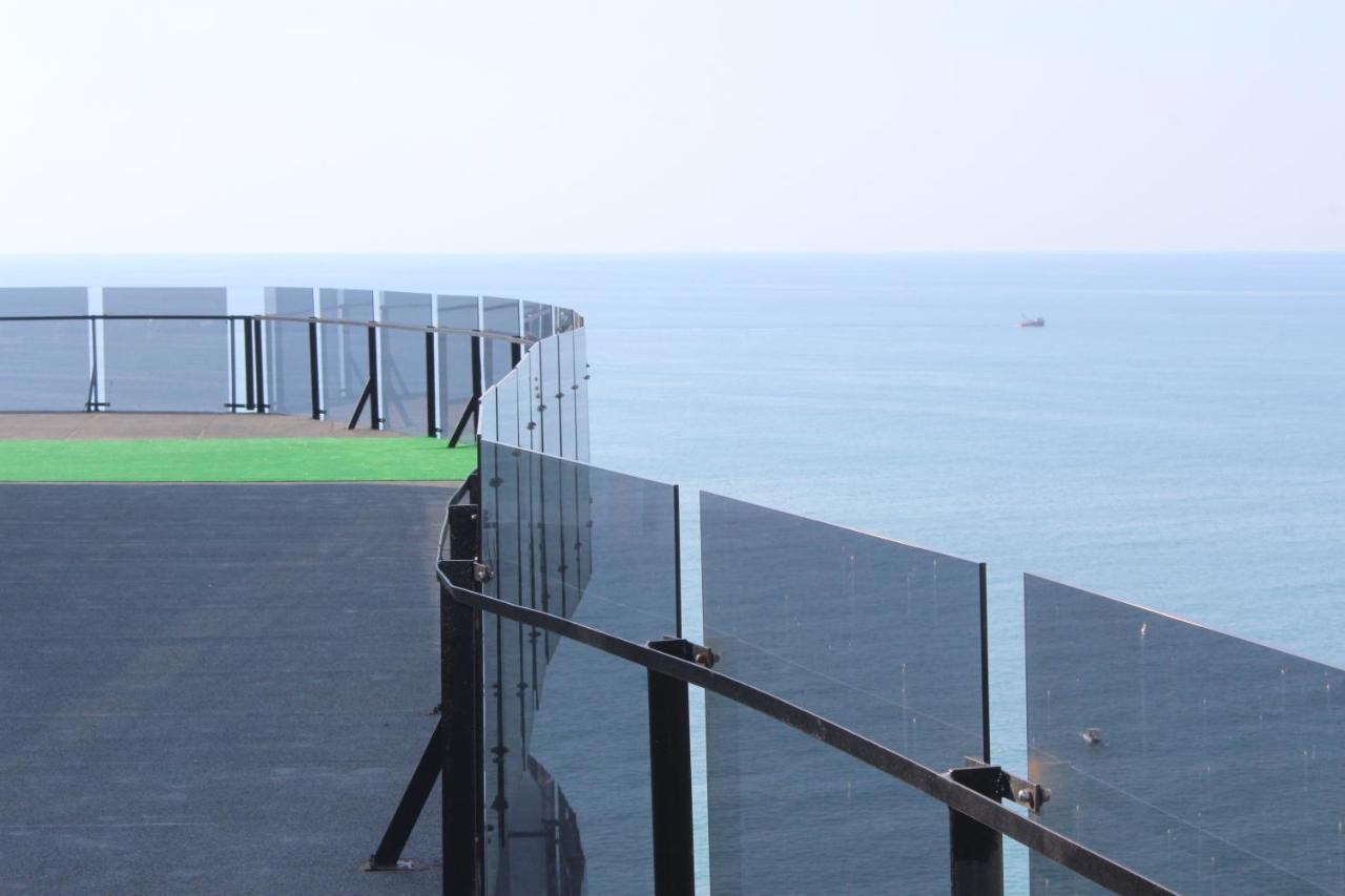 Apartment On The Back Sea 巴统 外观 照片