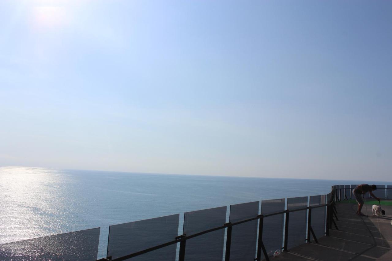 Apartment On The Back Sea 巴统 外观 照片