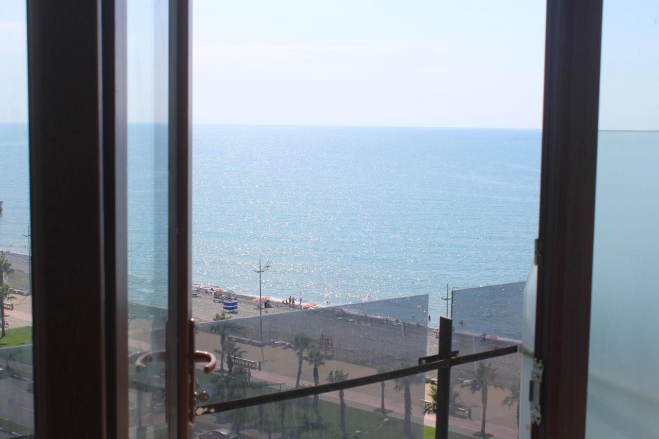 Apartment On The Back Sea 巴统 外观 照片